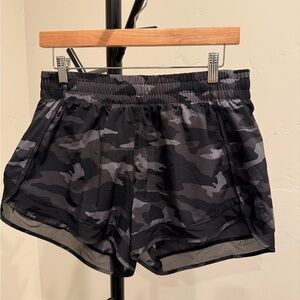 Athleta Mesh Racer Run Athletic Shorts Black Camo Size M